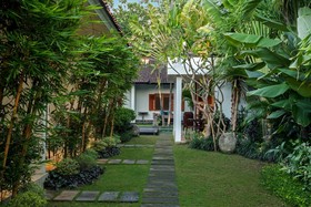 Room & Vespa 3