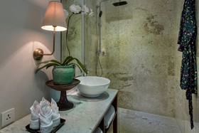 Room & Vespa 3