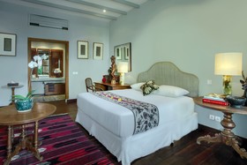 Room & Vespa 3