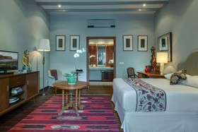 Room & Vespa 3