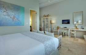 Room & Vespa 4