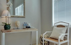 Room & Vespa 4