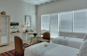 Room & Vespa 4
