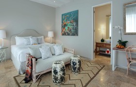 Room & Vespa 4