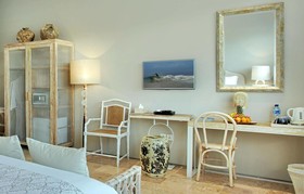Room & Vespa 4
