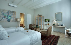 Room & Vespa 4