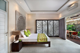 Seminyak White Design Villa