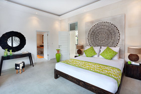 Seminyak White Design Villa