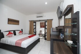 Super OYO 2417 Panen House