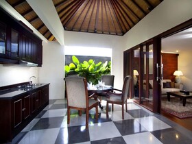 The Khayangan Dreams Villa Seminyak