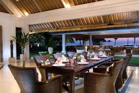 Villa Atas Ombak
