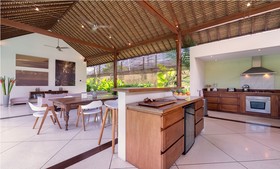 Villa Lumut