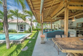 Villa Palm Tree