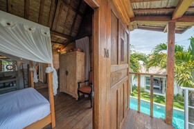 Villa Palm Tree