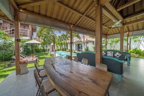 Villa Palm Tree