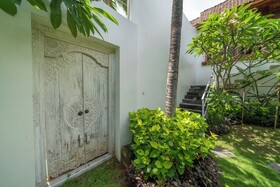 Villa Palm Tree