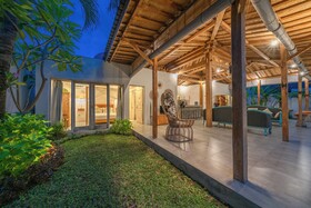 Villa Palm Tree