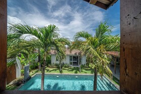 Villa Palm Tree