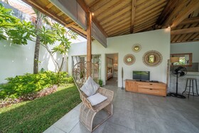 Villa Palm Tree
