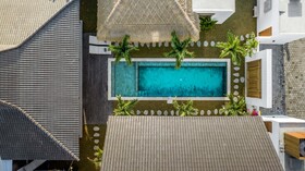 Villa Parasol by Alfred