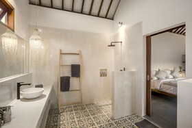 Villa Parasol by Alfred