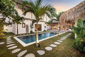 Villa Parasol by Alfred
