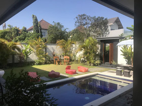 Villa Pintu Biru