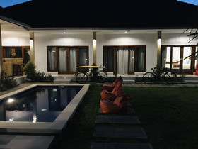 Villa Pintu Biru