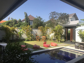 Villa Pintu Biru