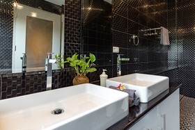 Hillside Lovina Studio