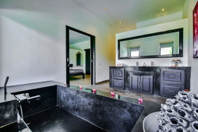 Lovina Residence