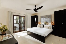 Black Beach Villa - Absolute Beachfront