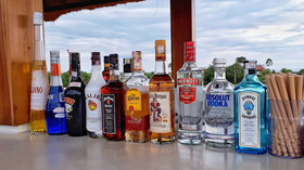 Swell Hostel & Restaurant and Bar