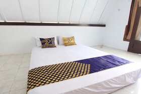 OYO Life 93154 White Kos Jenggala
