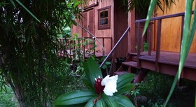 Shibui Garden Bungalows and Restaurant