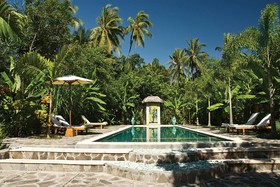 Cili Emas Oceanside Resort