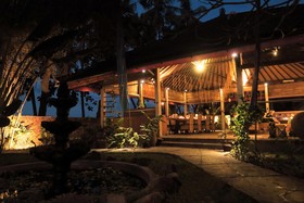 Cili Emas Oceanside Resort