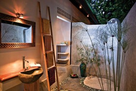 Cili Emas Oceanside Resort