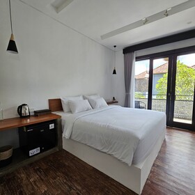 Chandi Hotel