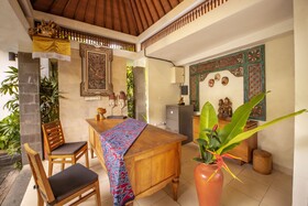 Janis Place Cottage by Purely