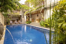 Janis Place Cottage by Purely