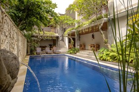 Janis Place Cottage by Purely