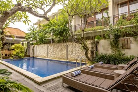 Janis Place Cottage by Purely