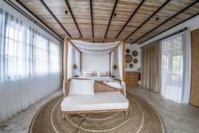 Putri Salju Villa by Evdekimi