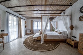 Putri Salju Villa by Evdekimi