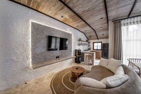 Putri Salju Villa by Evdekimi