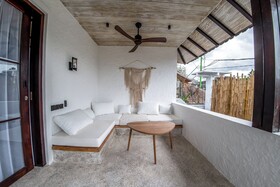 Putri Salju Villa by Evdekimi