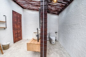 Putri Salju Villa by Evdekimi