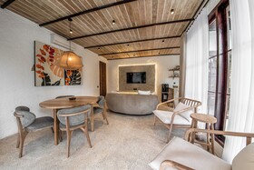 Putri Salju Villa by Evdekimi