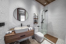 Putri Salju Villa by Evdekimi